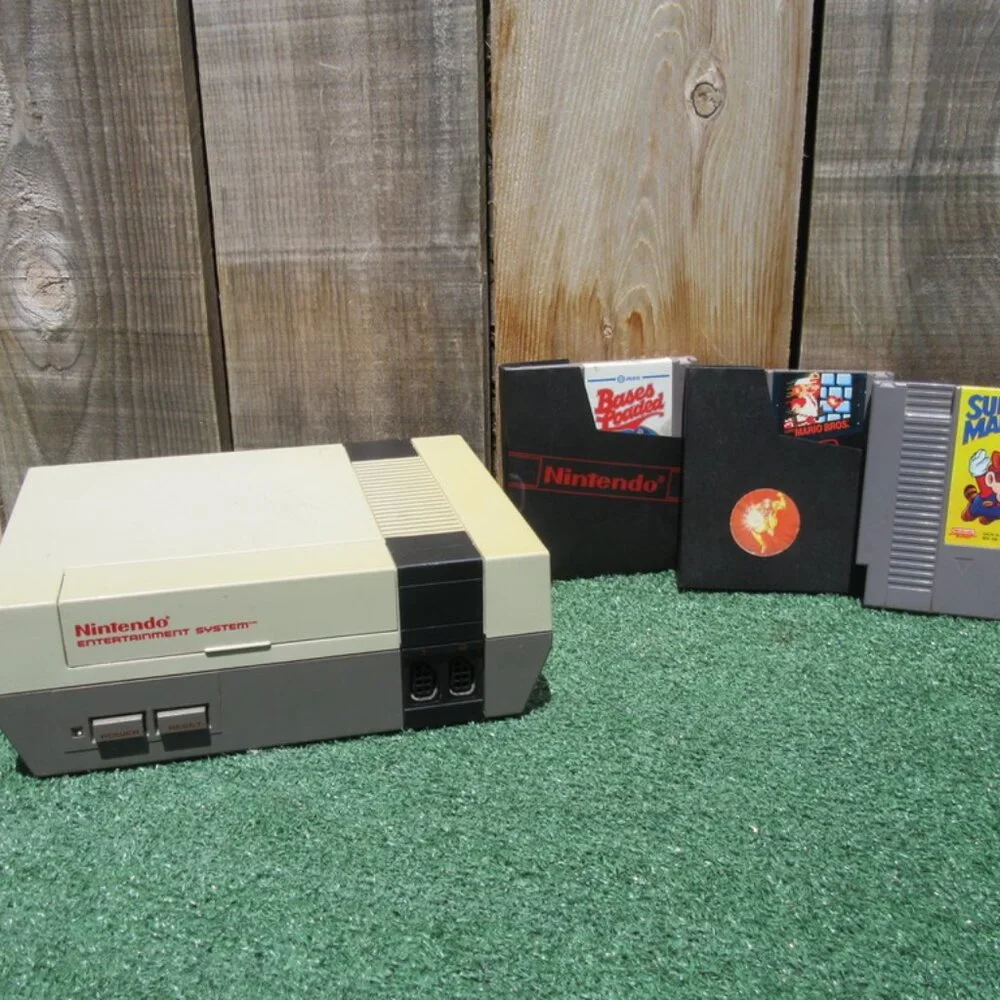 Vintage Nintendo NES-001 Console + Super Mario Bros 3 Duck Hunt Bases Loaded